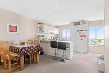 11/57 Gladstone Road, Northcote