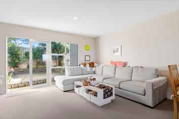 11/57 Gladstone Road, Northcote