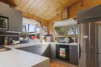 302 Sunset Road, Sunnybrook