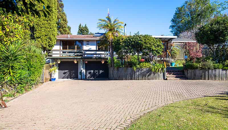 302 Sunset Road, Sunnybrook