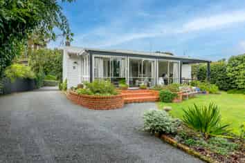 48 Field Way, Waikanae Beach