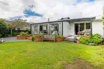 48 Field Way, Waikanae Beach