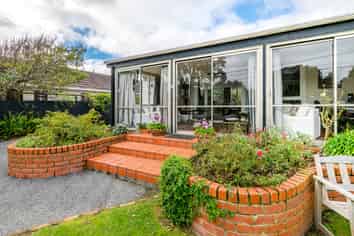 48 Field Way, Waikanae Beach