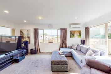 3/692 Whangaparaoa Road, Stanmore Bay