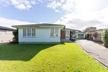 15 Belvedere Crescent, Takaro