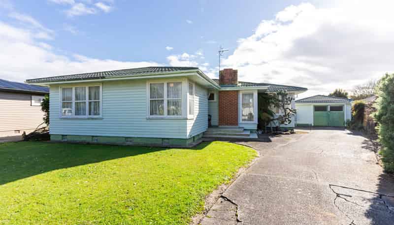15 Belvedere Crescent, Takaro