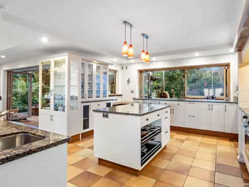 46 Attwood Road, Paremoremo