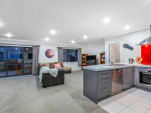 62 Peterhouse Street, Tawa