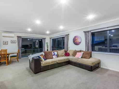 62 Peterhouse Street, Tawa