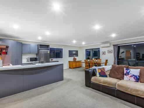 62 Peterhouse Street, Tawa