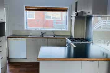 2/16 Windermere Crescent, Blockhouse Bay