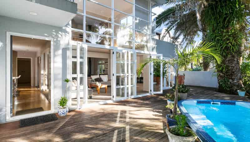 2/236 Beach Road, Campbells Bay