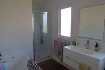 8 Warangi Street, Strandon