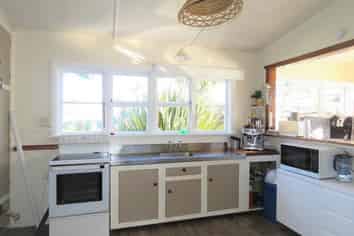 128 Queen Street, Westport