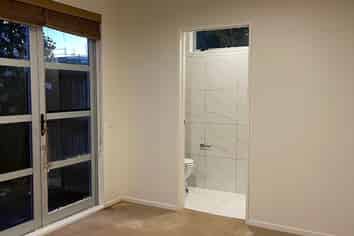 852 Mt Eden, Three Kings