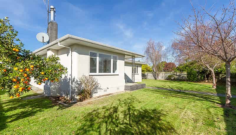 8 Coverdale Street, Onekawa