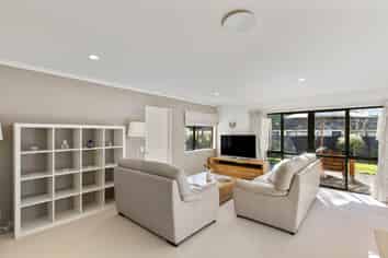 16 Point View Drive, East Tamaki Heights