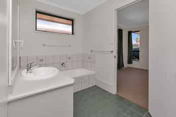 10 Bermuda Place, One Tree Point