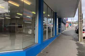 TE ARO SHOWROOM AND WAREHOUSE WITH LOADING DOCK