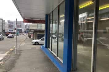 TE ARO SHOWROOM AND WAREHOUSE WITH LOADING DOCK