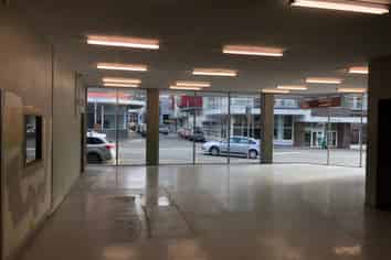 TE ARO SHOWROOM AND WAREHOUSE WITH LOADING DOCK