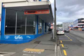 TE ARO SHOWROOM AND WAREHOUSE WITH LOADING DOCK