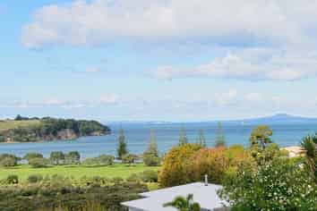 19 Kotanui Ave, Army Bay