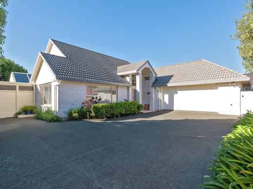 2/132 Millhouse Drive, Northpark