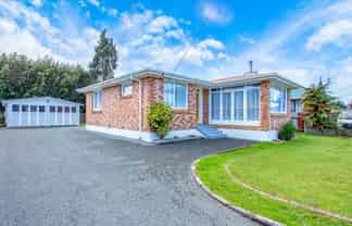 77 Sunset Road, Mangakakahi