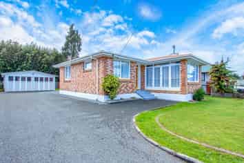 77 Sunset Road, Mangakakahi