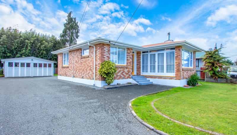 77 Sunset Road, Mangakakahi