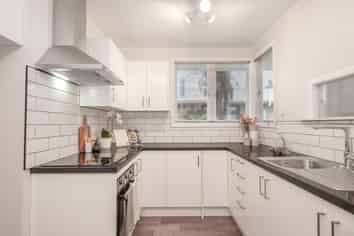 77 Sunset Road, Mangakakahi