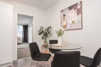 77 Sunset Road, Mangakakahi