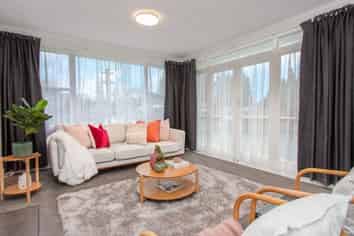 77 Sunset Road, Mangakakahi