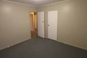 12 Wood Avenue, Mangere East