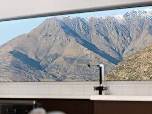 2/11 Gum Lane, Queenstown Central