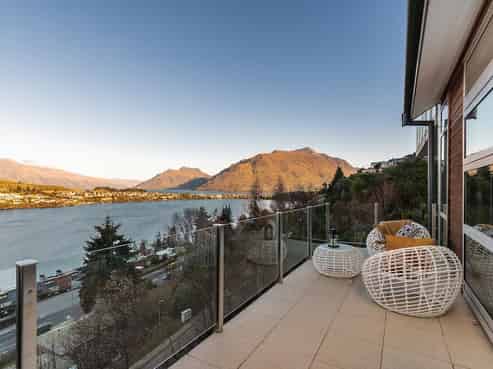 2/11 Gum Lane, Queenstown Central