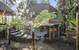 208 Woodlands Park Road, Titirangi