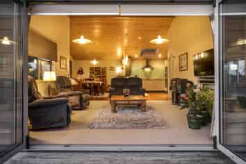 11 Deane Avenue, Titirangi