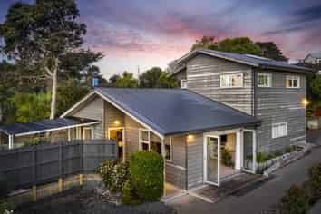 11 Deane Avenue, Titirangi