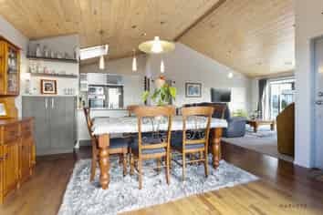 11 Deane Avenue, Titirangi