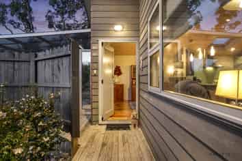 11 Deane Avenue, Titirangi