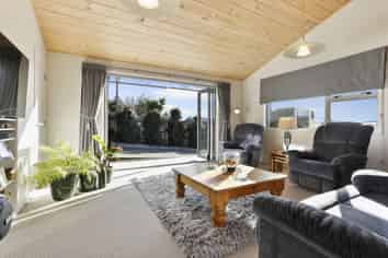 11 Deane Avenue, Titirangi