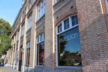 Splendid in the Satchi!