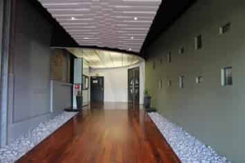 Splendid in the Satchi!