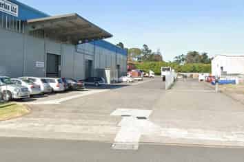 Office + warehouse combo!