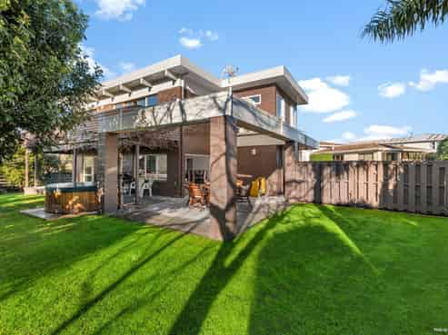 6 Barnhill Crescent, Pahurehure