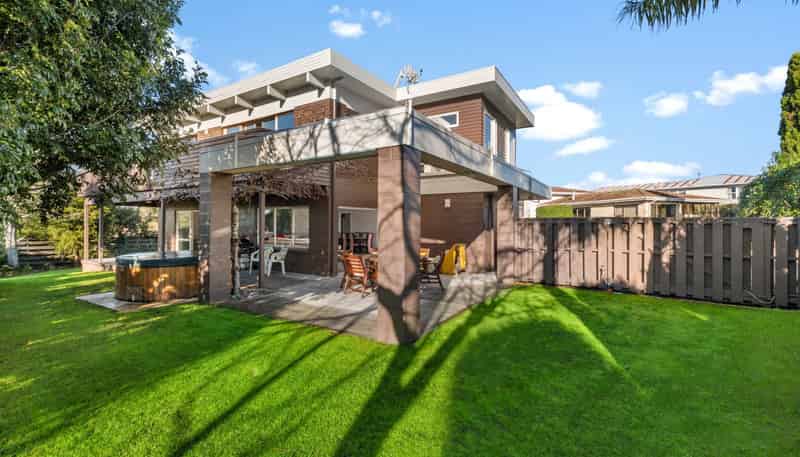 6 Barnhill Crescent, Pahurehure