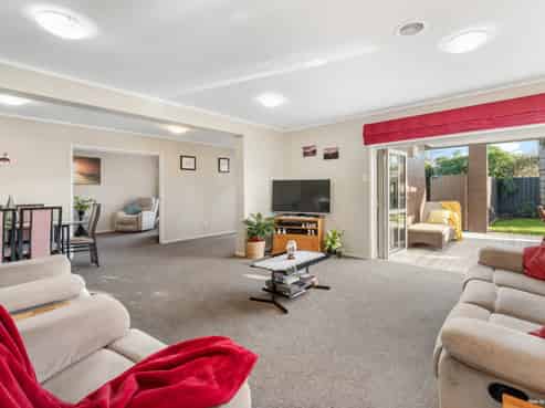 6 Barnhill Crescent, Pahurehure