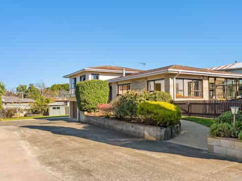 8 Barnhill Crescent, Pahurehure